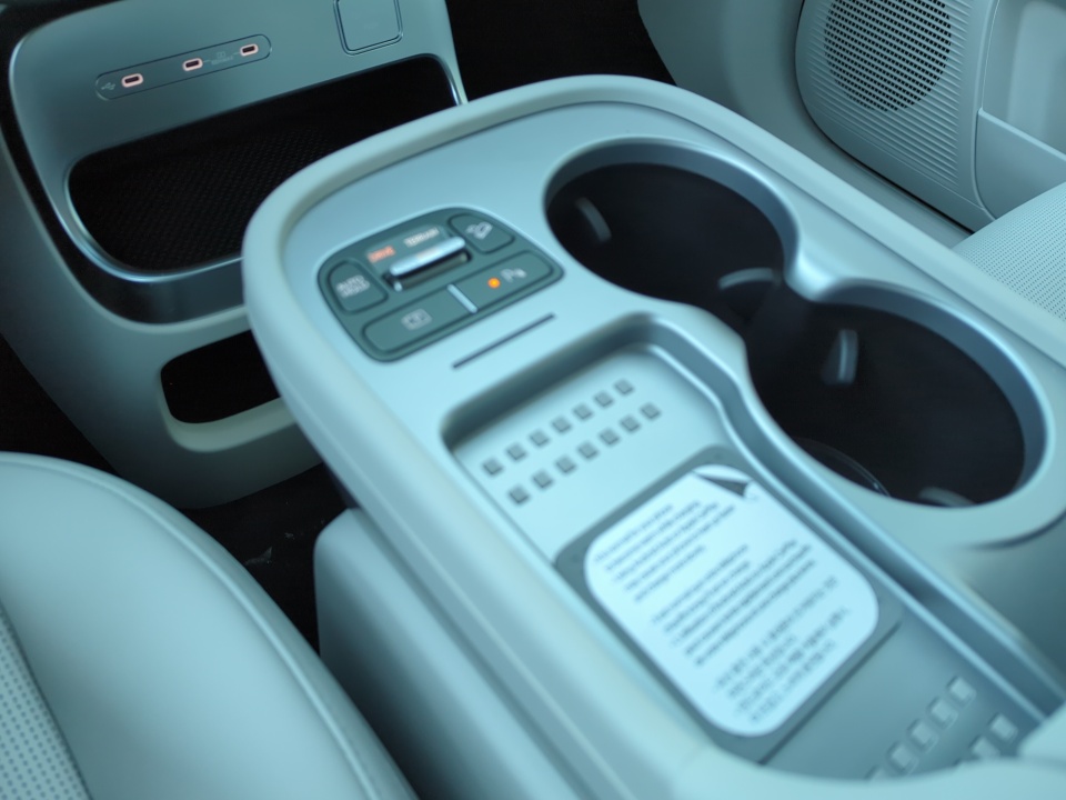 7YAMUFS3XTY008363 2026 Hyundai IONIQ 9 SEL