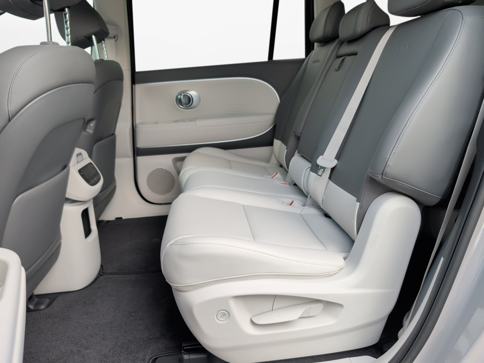 7YAMUFS3XTY010632 2026 Hyundai IONIQ 9 SEL