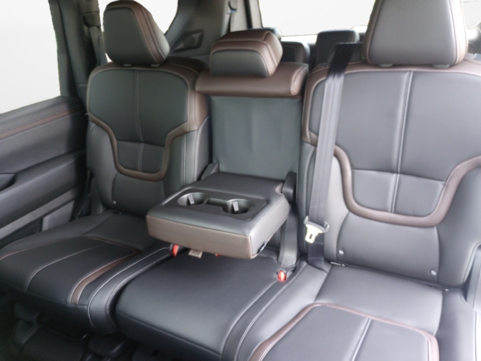 JN8AY3BE0T9430137 2026 Nissan Armada SL