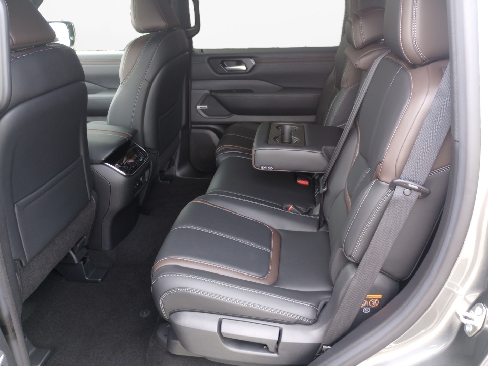 JN8AY3BE0T9430137 2026 Nissan Armada SL