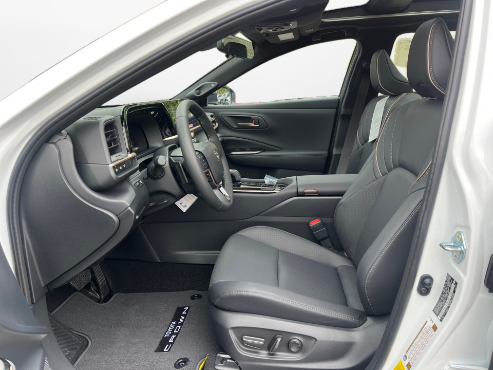 JTDACAAJ1T3044892 2026 Toyota Crown Signia Limited