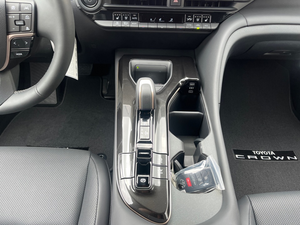 JTDACAAJ1T3044892 2026 Toyota Crown Signia Limited