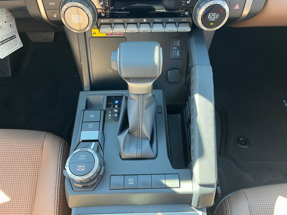 JTEVB5BR7T5034061 2026 Toyota 4Runner Hybrid Limited