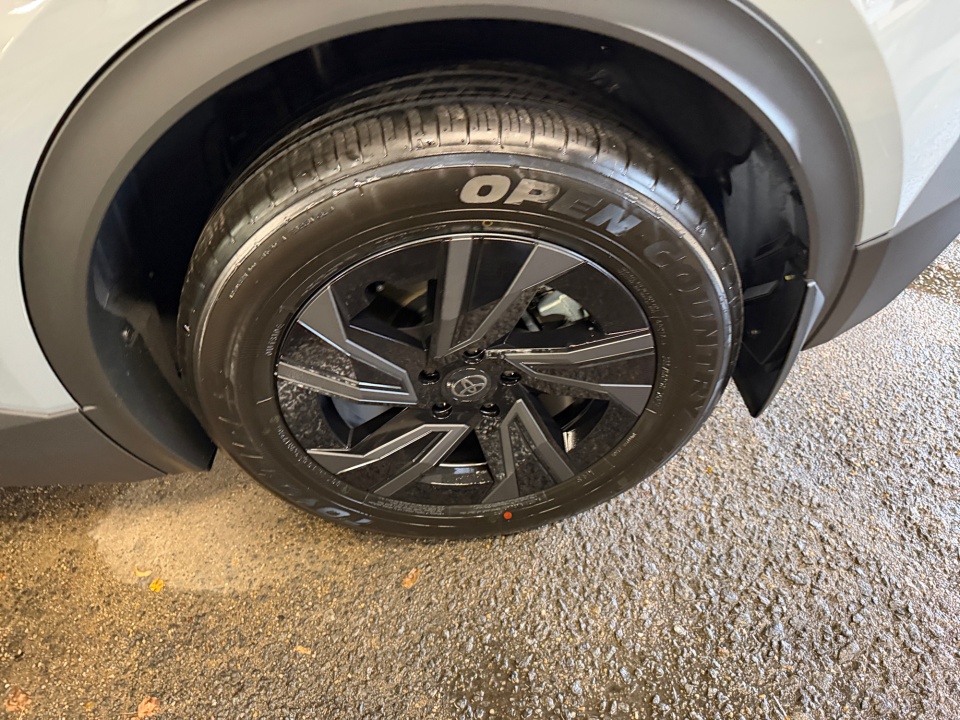 JTMAAAAD1TJ022242 2026 Toyota C-HR SE