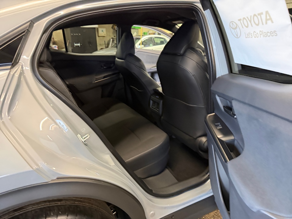 JTMAAAAD1TJ022242 2026 Toyota C-HR SE