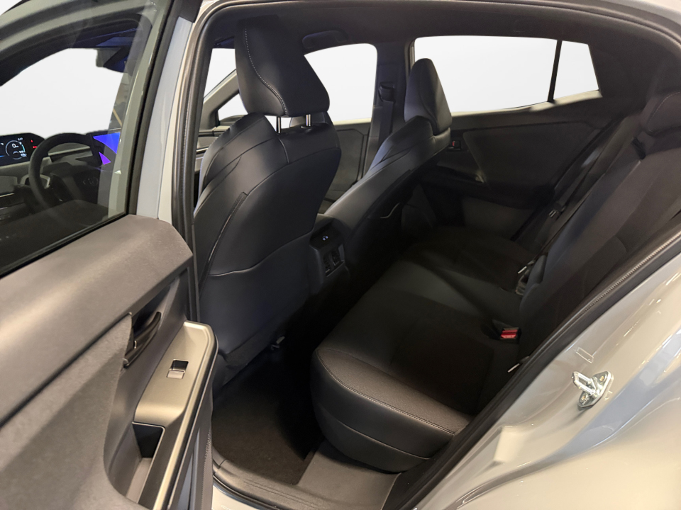 JTMAAAADXTJ013023 2026 Toyota C-HR SE