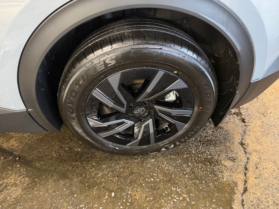 JTMAAAADXTJ013023 2026 Toyota C-HR SE