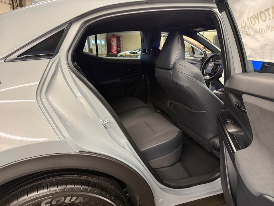 JTMAAAADXTJ013023 2026 Toyota C-HR SE