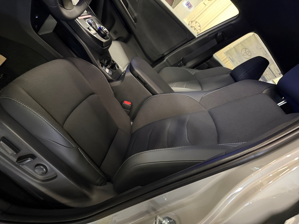 JTMAAAADXTJ013023 2026 Toyota C-HR SE