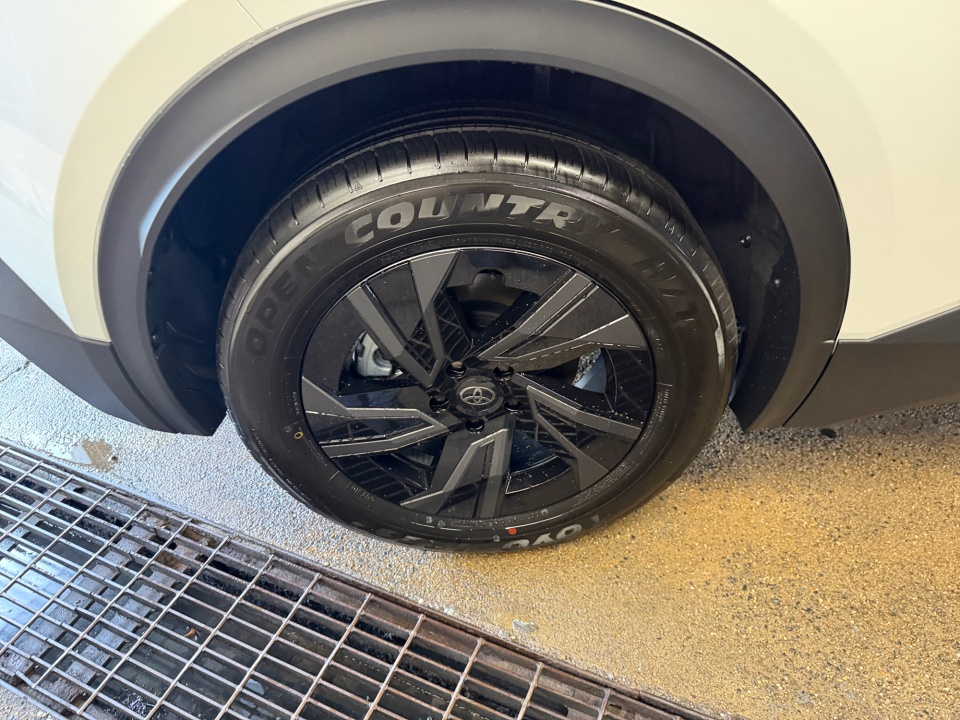 JTMAAAADXTJ018920 2026 Toyota C-HR SE