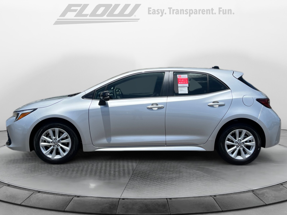 JTND4MBE7T3270735 2026 Toyota Corolla Hatchback SE