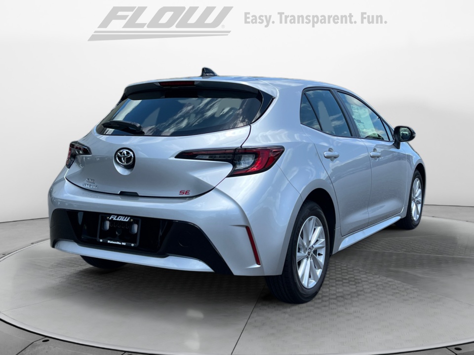 JTND4MBE7T3270735 2026 Toyota Corolla Hatchback SE