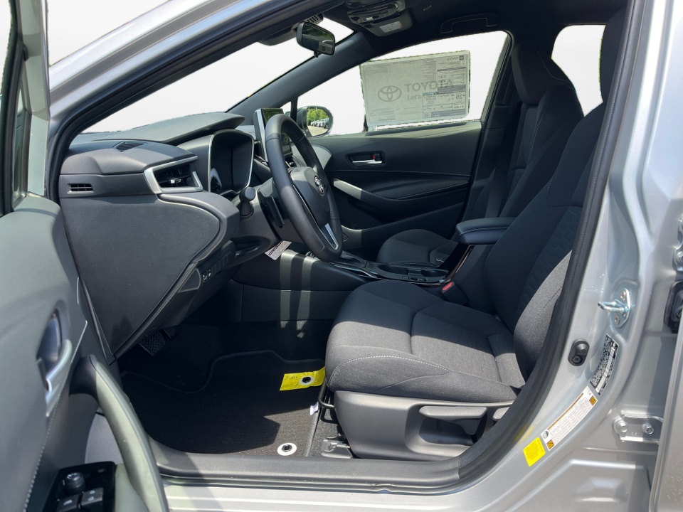 JTND4MBE7T3270735 2026 Toyota Corolla Hatchback SE