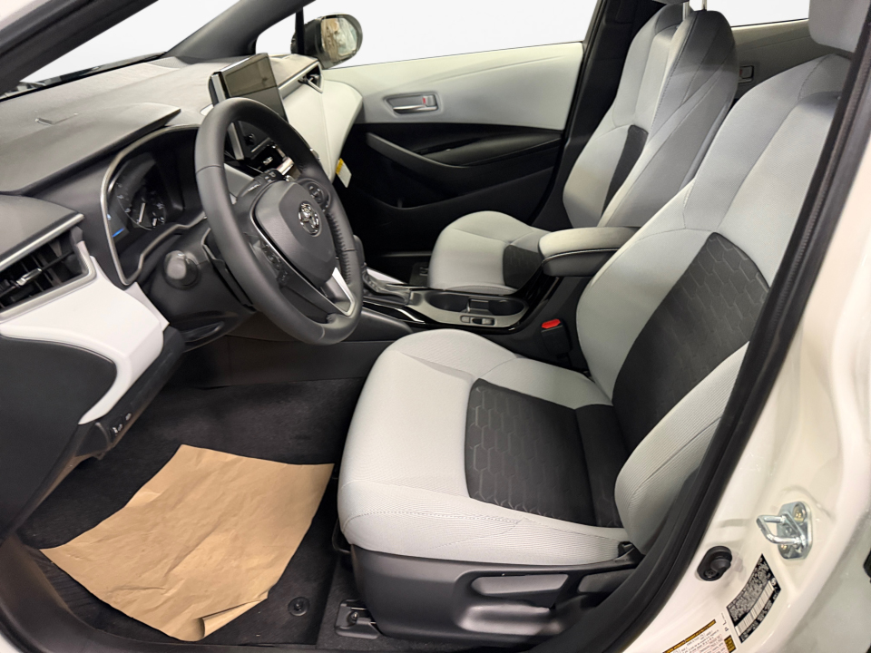 JTND4MBE8T3259436 2026 Toyota Corolla Hatchback SE