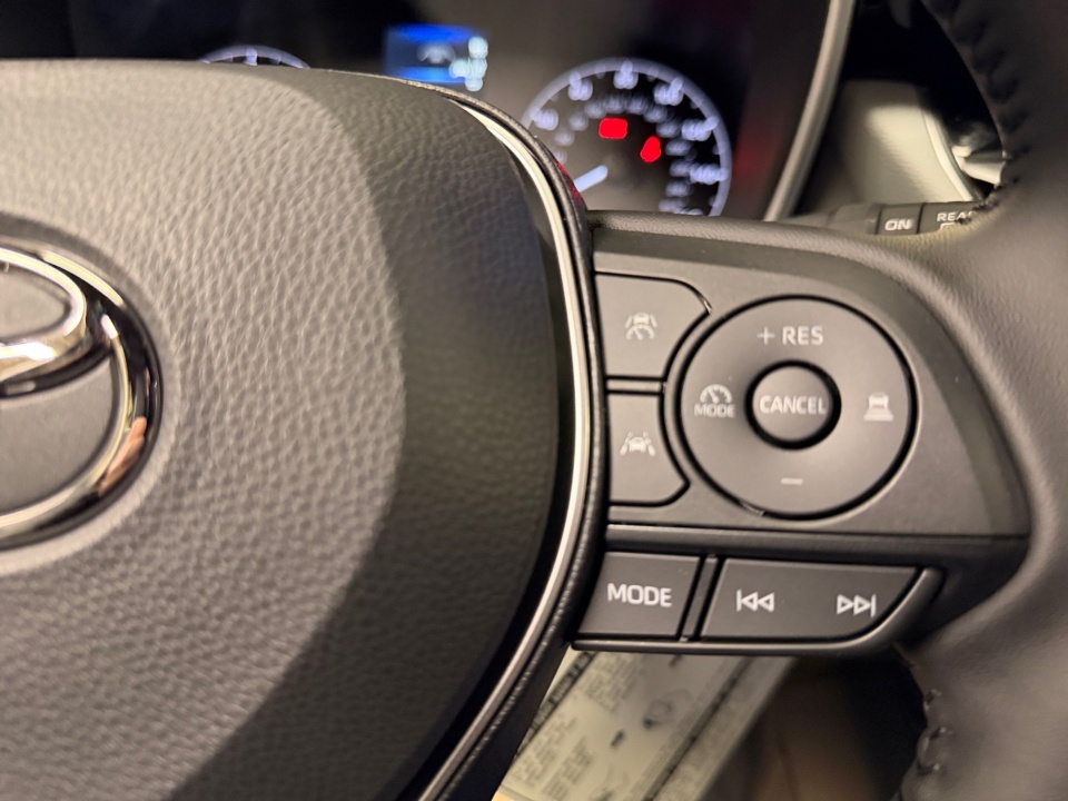 JTND4MBE8T3259436 2026 Toyota Corolla Hatchback SE