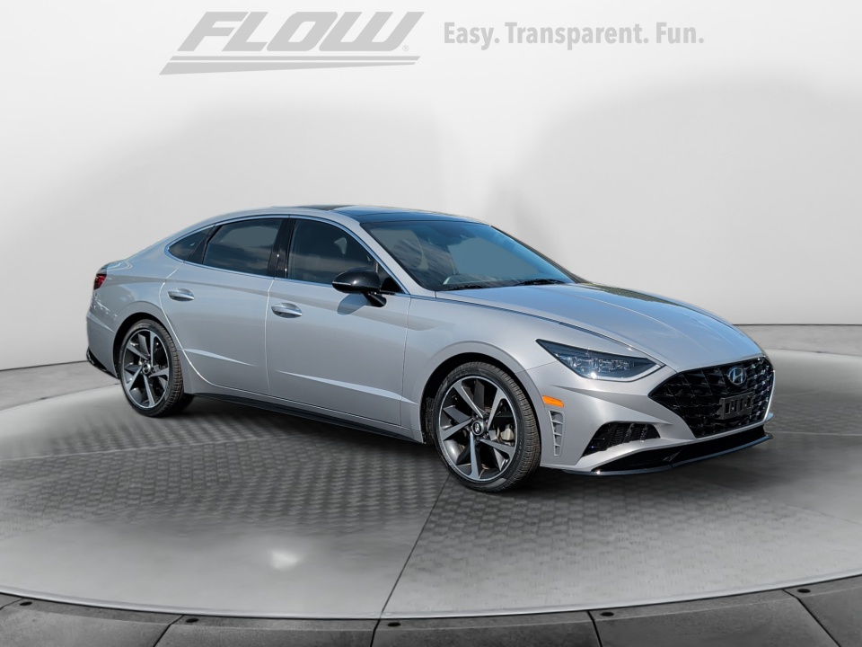 Silver 2023 Hyundai Sonata Sedan Front-Wheel Drive Automatic