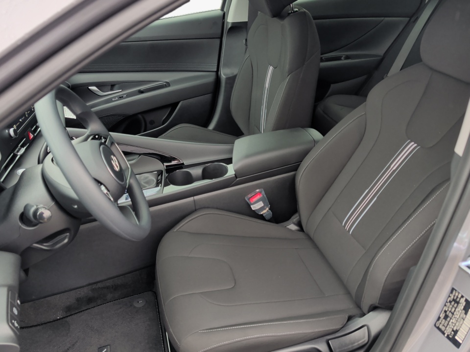 KMHLM4DJ9TU183225 2026 Hyundai Elantra Hybrid Blue