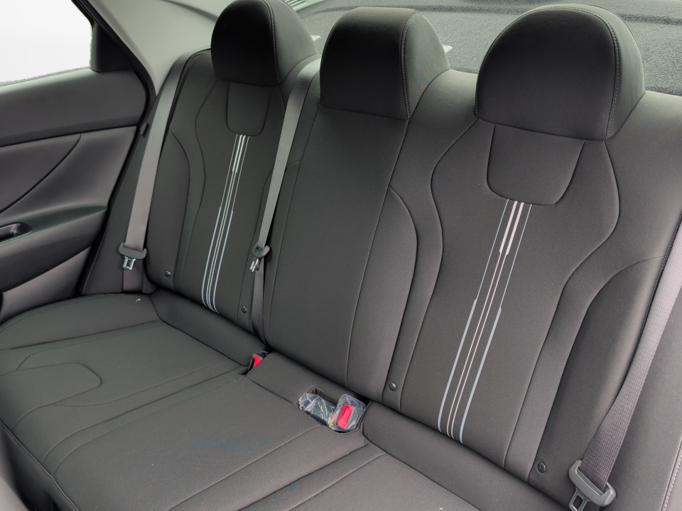 KMHLM4DJ9TU183225 2026 Hyundai Elantra Hybrid Blue