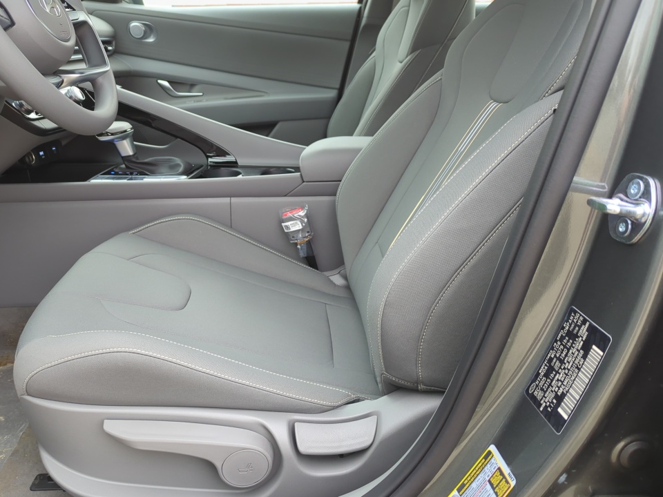 KMHLM4DJ9TU196668 2026 Hyundai Elantra Hybrid Blue