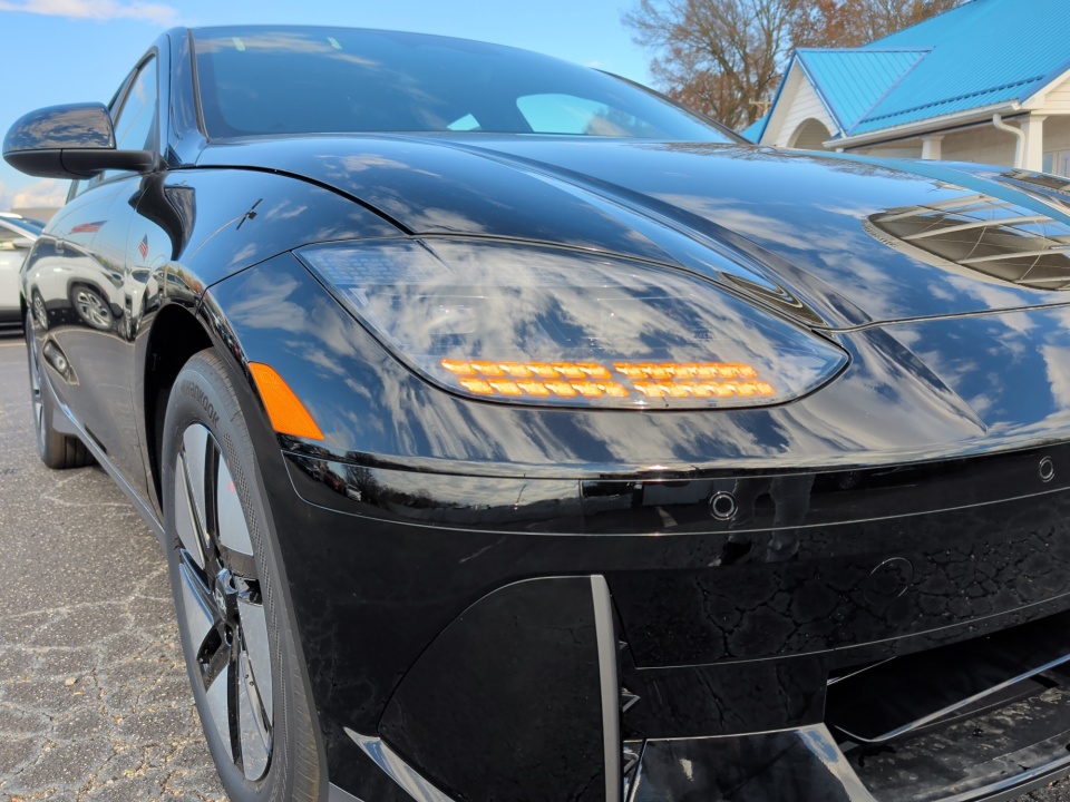 KMHM24AA8SA114962 2025 Hyundai IONIQ 6 SE