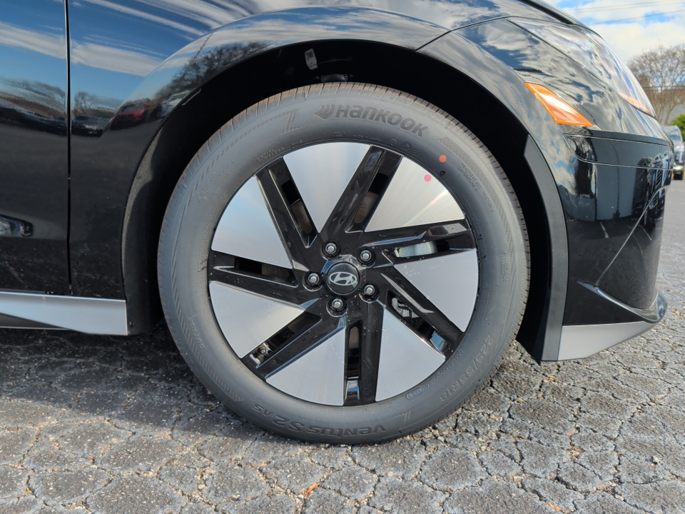 KMHM24AA8SA114962 2025 Hyundai IONIQ 6 SE