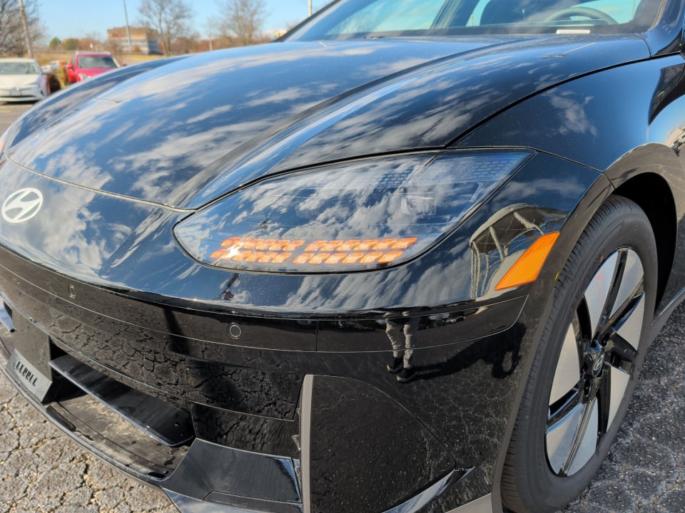 KMHM24AA8SA114962 2025 Hyundai IONIQ 6 SE