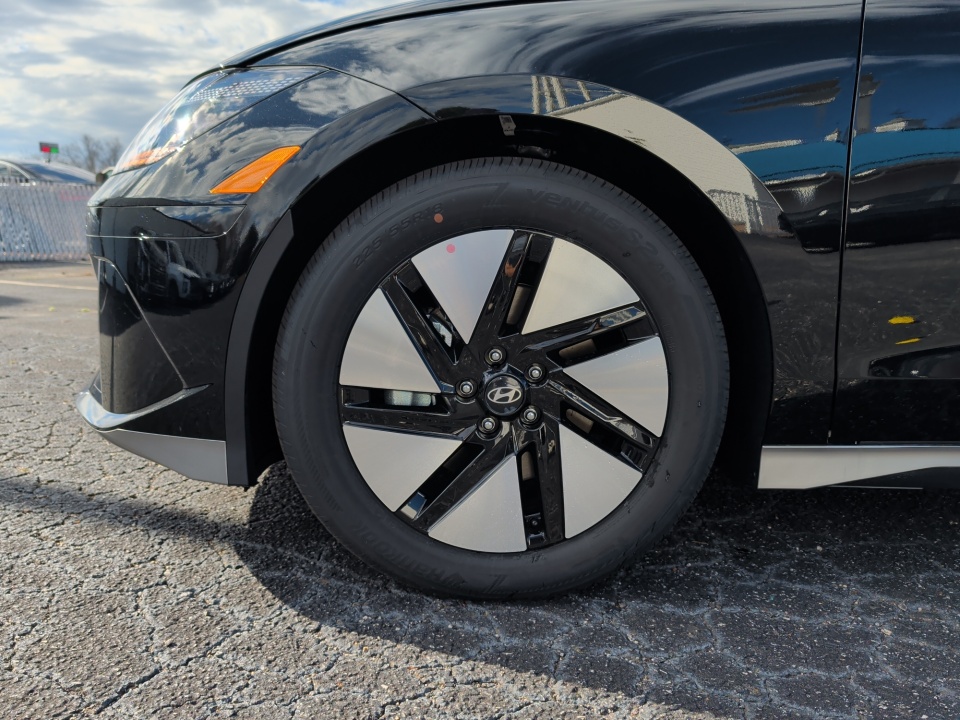 KMHM24AA8SA114962 2025 Hyundai IONIQ 6 SE