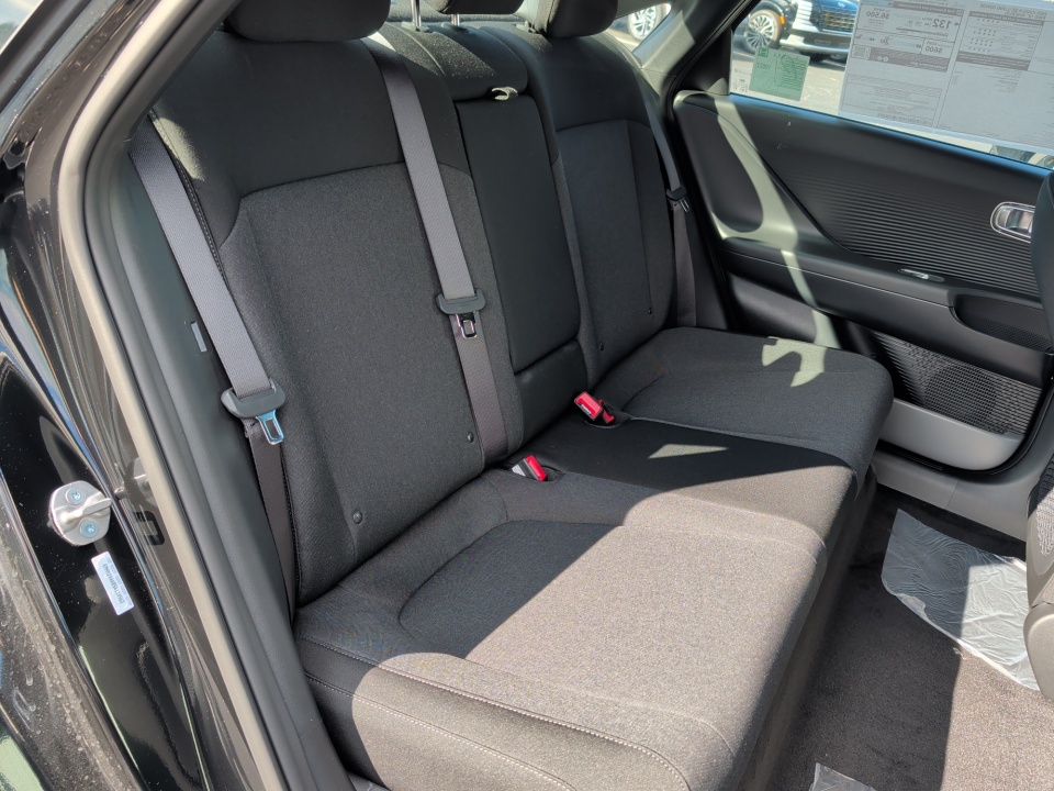 KMHM24AA8SA114962 2025 Hyundai IONIQ 6 SE