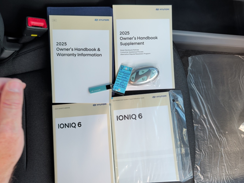 KMHM24AA8SA114962 2025 Hyundai IONIQ 6 SE