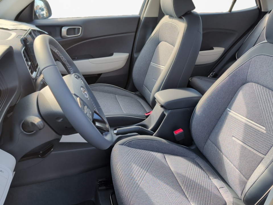 KMHRC8A33TU433018 2026 Hyundai Venue SEL w/Two-Tone Roof