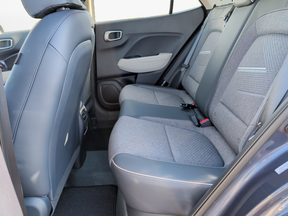 KMHRC8A33TU433018 2026 Hyundai Venue SEL w/Two-Tone Roof