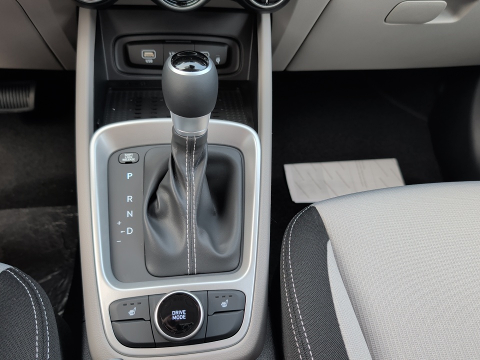 KMHRC8A37TU465566 2026 Hyundai Venue SEL