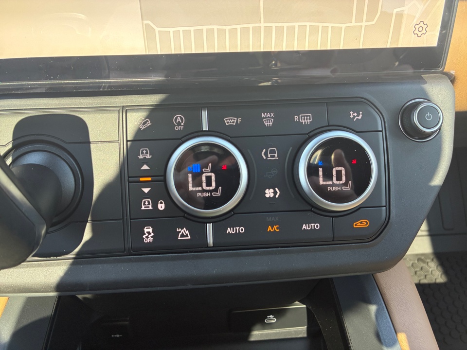 SALE2FEU2T2620879 2026 Land Rover Defender P400 X-Dynamic SE