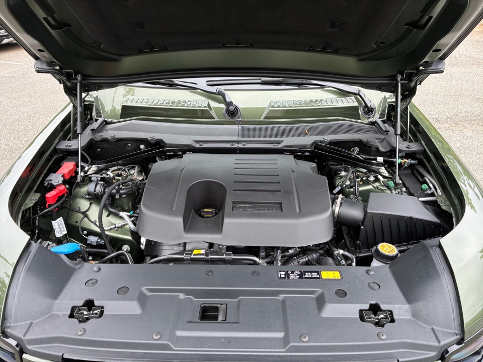 SALEJFFUXT2624499 2026 Land Rover Defender S