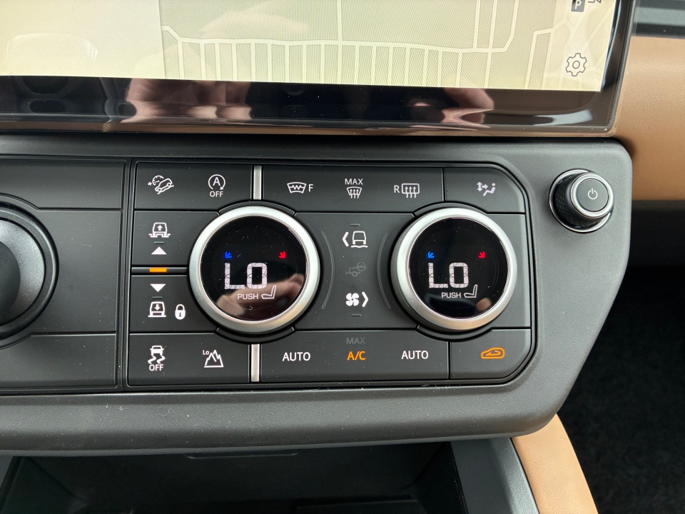 SALEJFFUXT2624499 2026 Land Rover Defender S