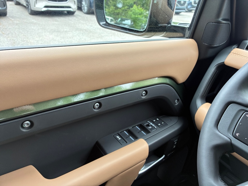 SALEJFFUXT2624499 2026 Land Rover Defender S