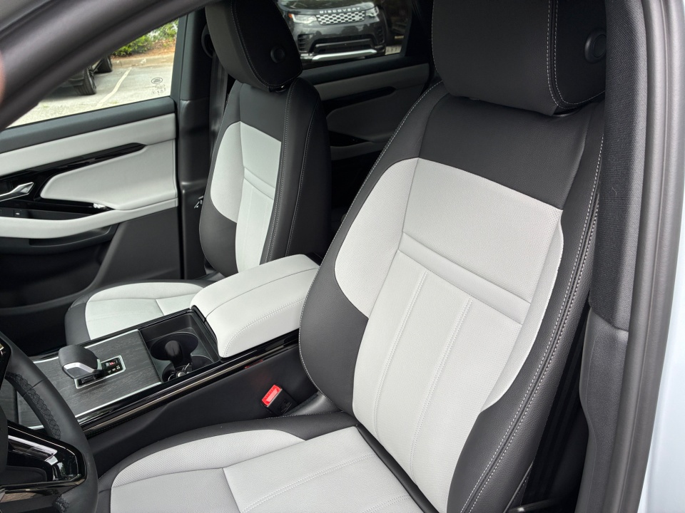 SALZV2FX7TH004506 2026 Land Rover Range Rover Evoque Hoxton Edition