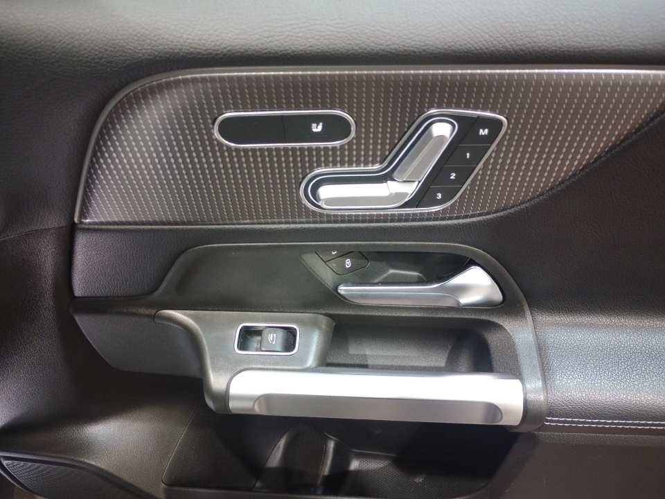 W1N4M4GB5MW114799 2021 Mercedes-Benz GLB 250