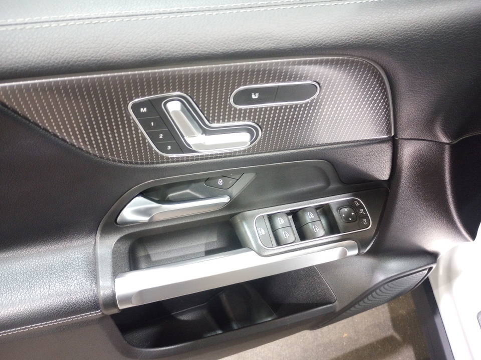 W1N4M4GB5MW114799 2021 Mercedes-Benz GLB 250