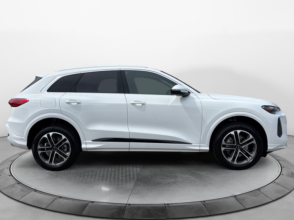 WA11AAGU5T2004709 2026 Audi Q5 Premium TFSI quattro S tronic