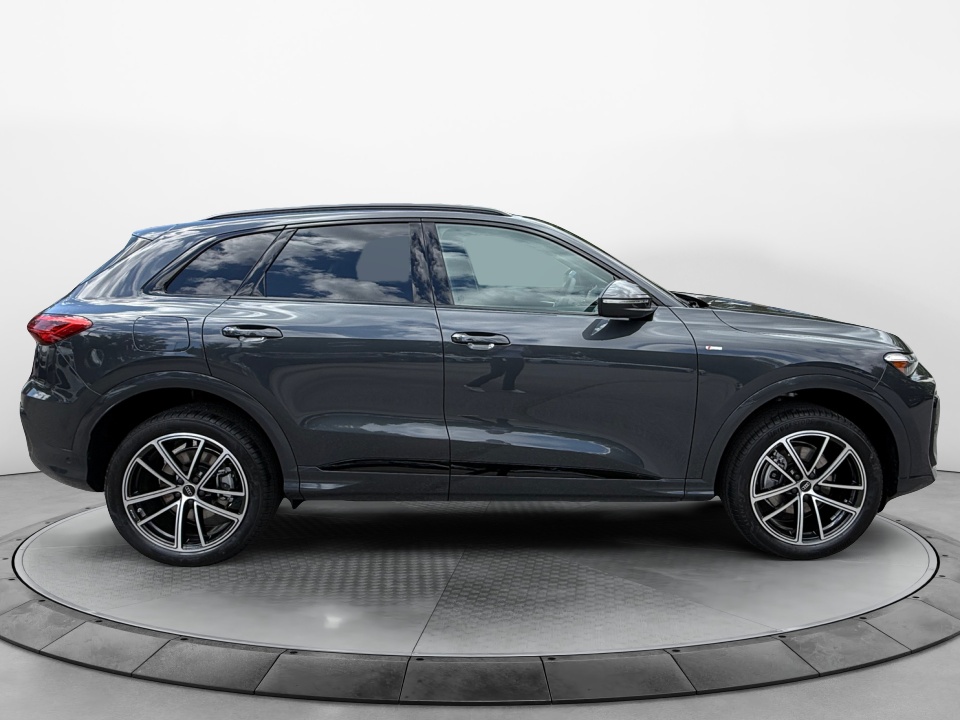 WA15AAGU1T2043654 2026 Audi Q5 Premium Plus