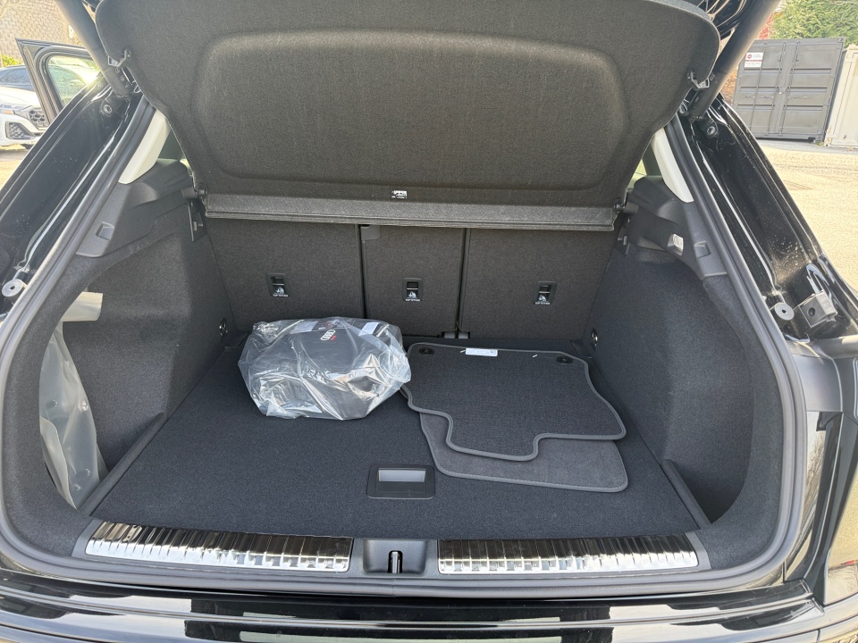 WA1ABCFJ0T1023559 2026 Audi Q3 S line