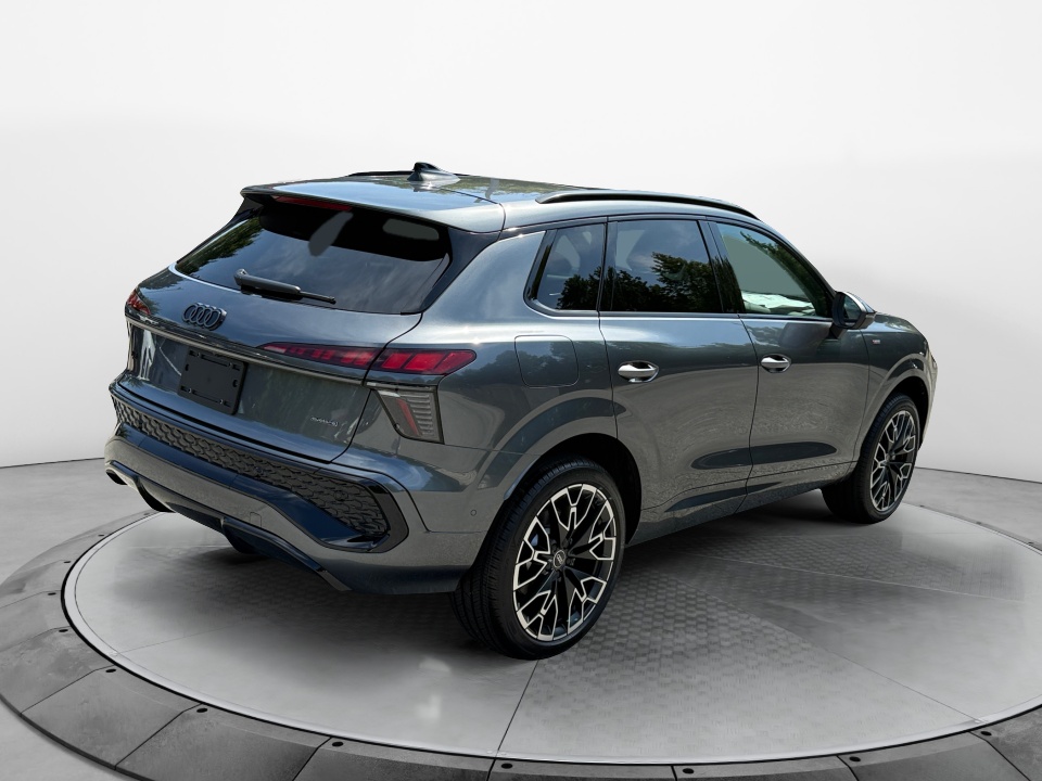 WA1ABCFJ2T1119032 2026 Audi Q3 S line