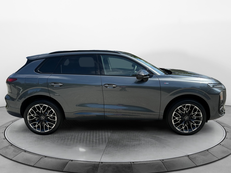 WA1ABCFJ2T1119032 2026 Audi Q3 S line
