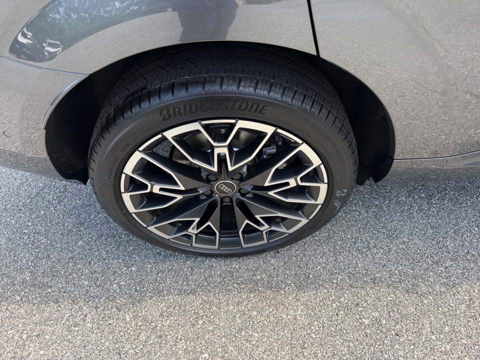 WA1ABCFJ2T1119032 2026 Audi Q3 S line