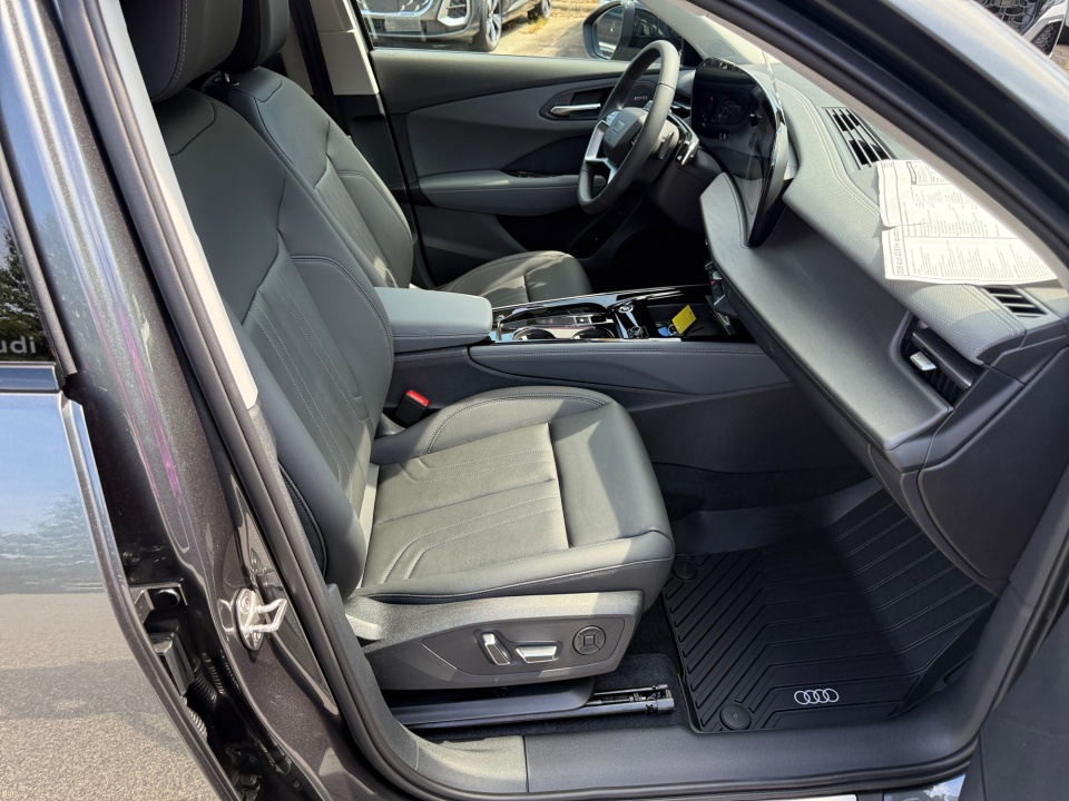 WA1ABCFJ2T1119032 2026 Audi Q3 S line