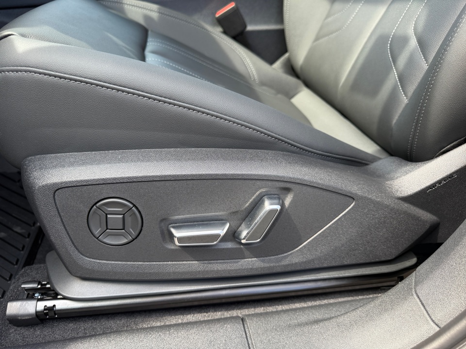 WA1ABCFJ2T1119032 2026 Audi Q3 S line