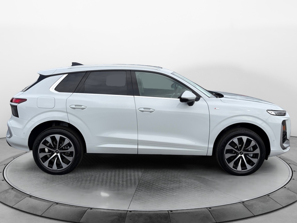 WA1ABCFJ3T1026911 2026 Audi Q3 S line