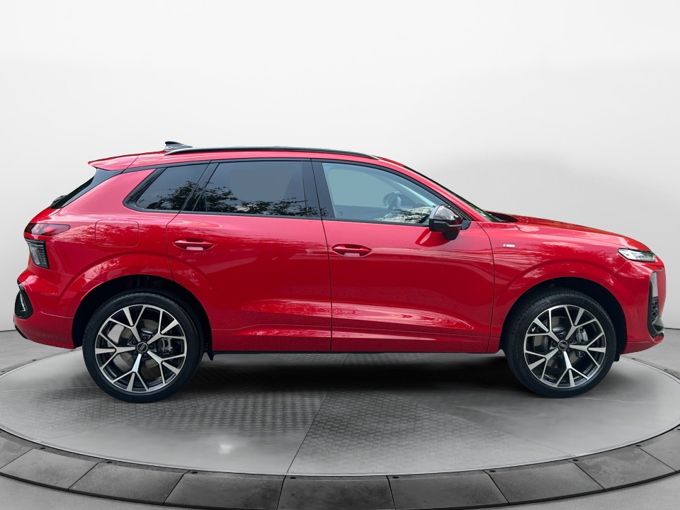 WA1ABCFJ5T1094689 2026 Audi Q3 S line