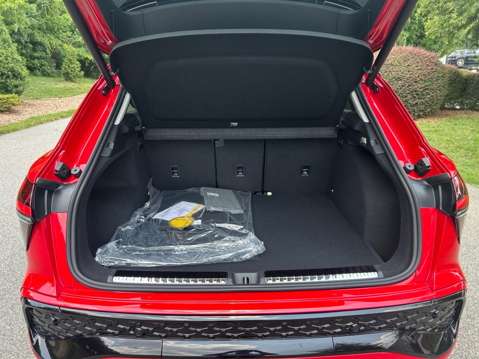 WA1ABCFJ5T1094689 2026 Audi Q3 S line